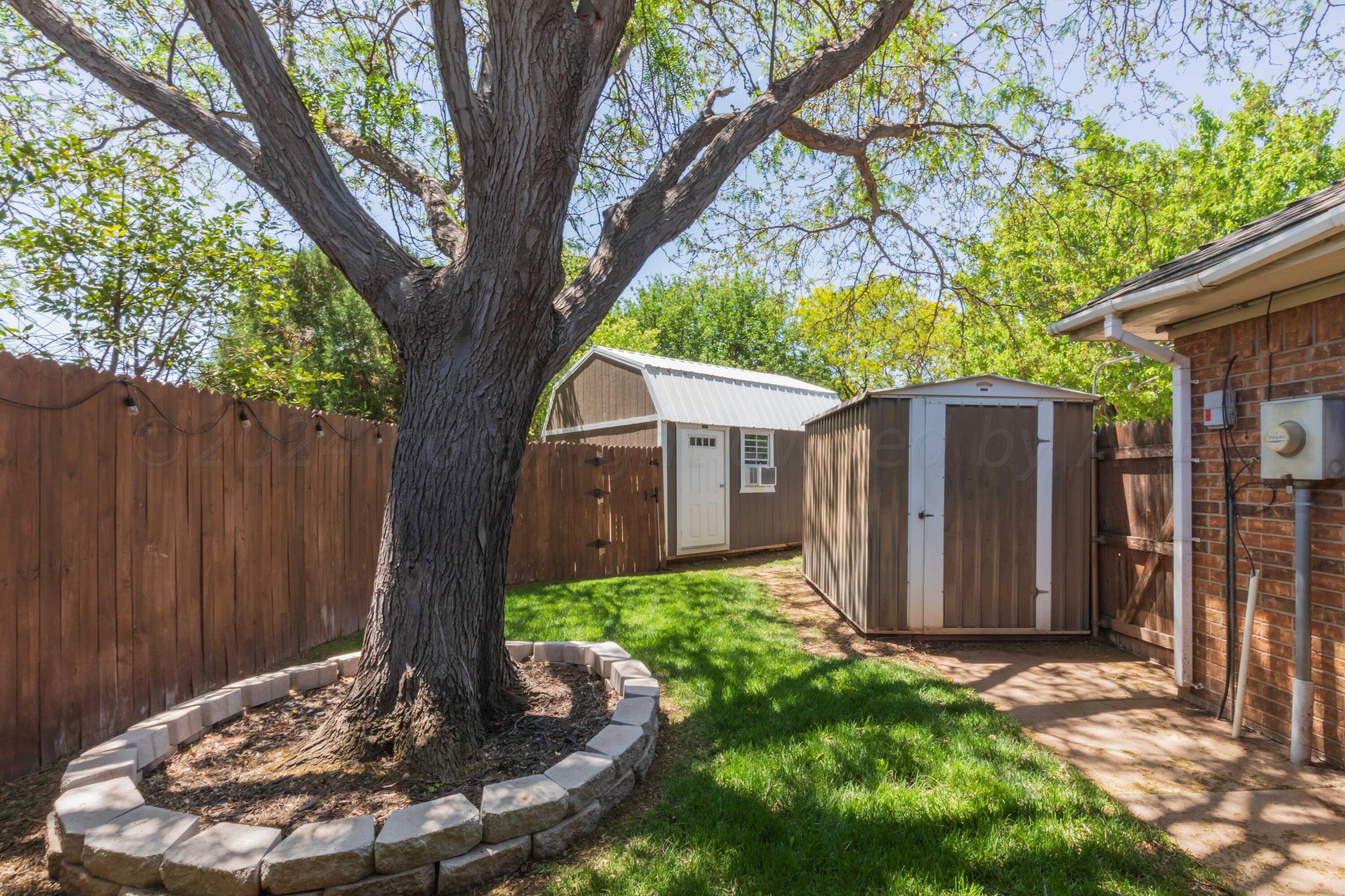 5804 Oakman Drive Amarillo, TX 79109 - Photo 45 of 48 a backyard of house with a large tree