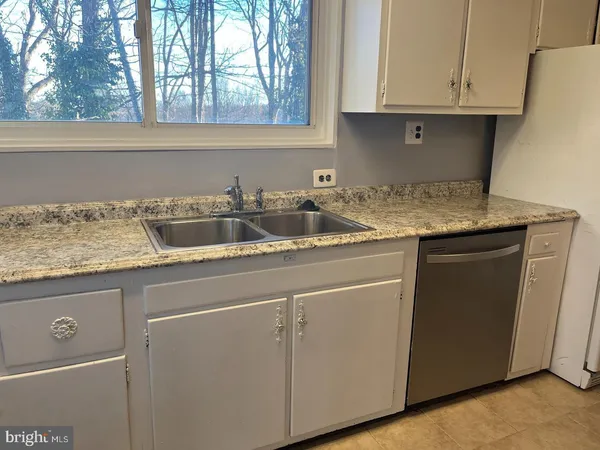 $3,200 | 6323 Fenton Court, Alexandria, VA 22312