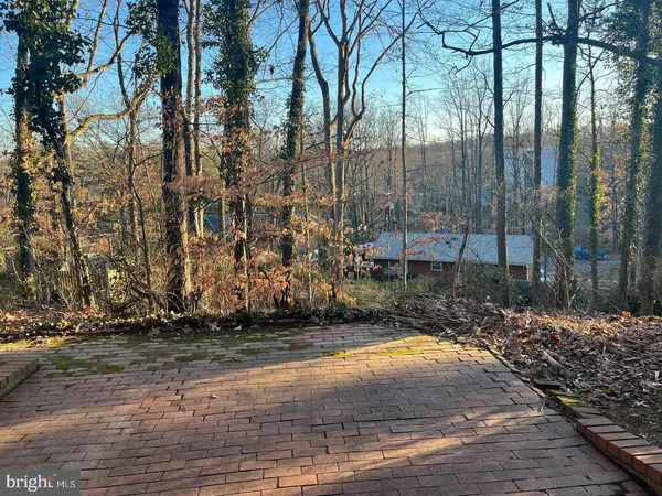 $3,200 | 6323 Fenton Court, Alexandria, VA 22312