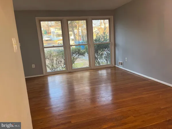 $3,200 | 6323 Fenton Court, Alexandria, VA 22312