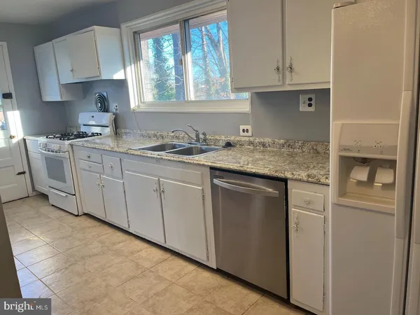 $3,200 | 6323 Fenton Court, Alexandria, VA 22312