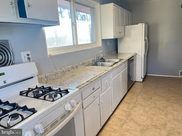 $3,200 | 6323 Fenton Court, Alexandria, VA 22312