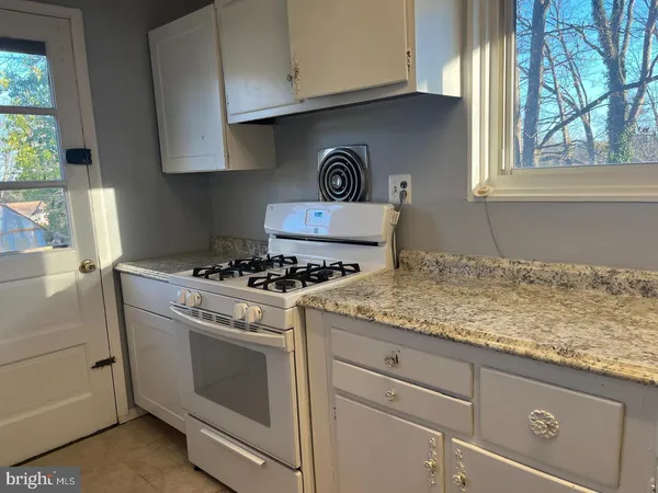 $3,200 | 6323 Fenton Court, Alexandria, VA 22312