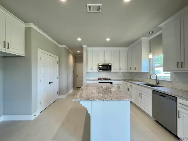 $2,300 | 22846 Balsam Drive, Denham Springs, LA 70726