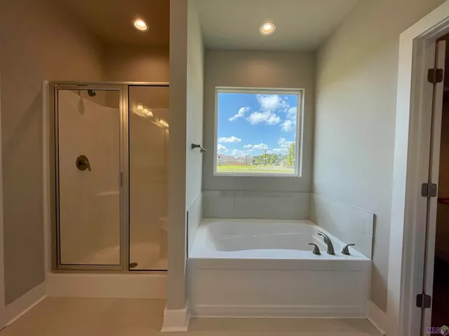 $2,300 | 22846 Balsam Drive, Denham Springs, LA 70726