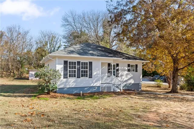$238,500 | 409 South Fayetteville Street, Liberty, NC 27298