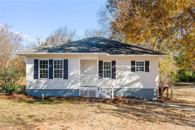 $238,500 | 409 South Fayetteville Street, Liberty, NC 27298