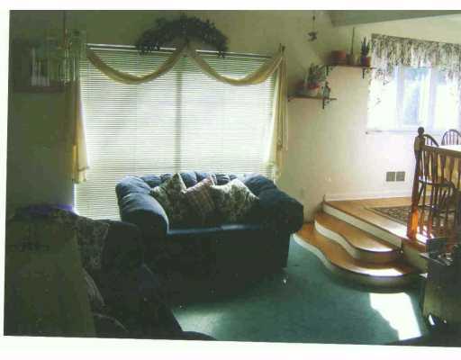 5131 McAnulty Road Baldwin, PA 15236 - Photo 2 of 8 Living Room.