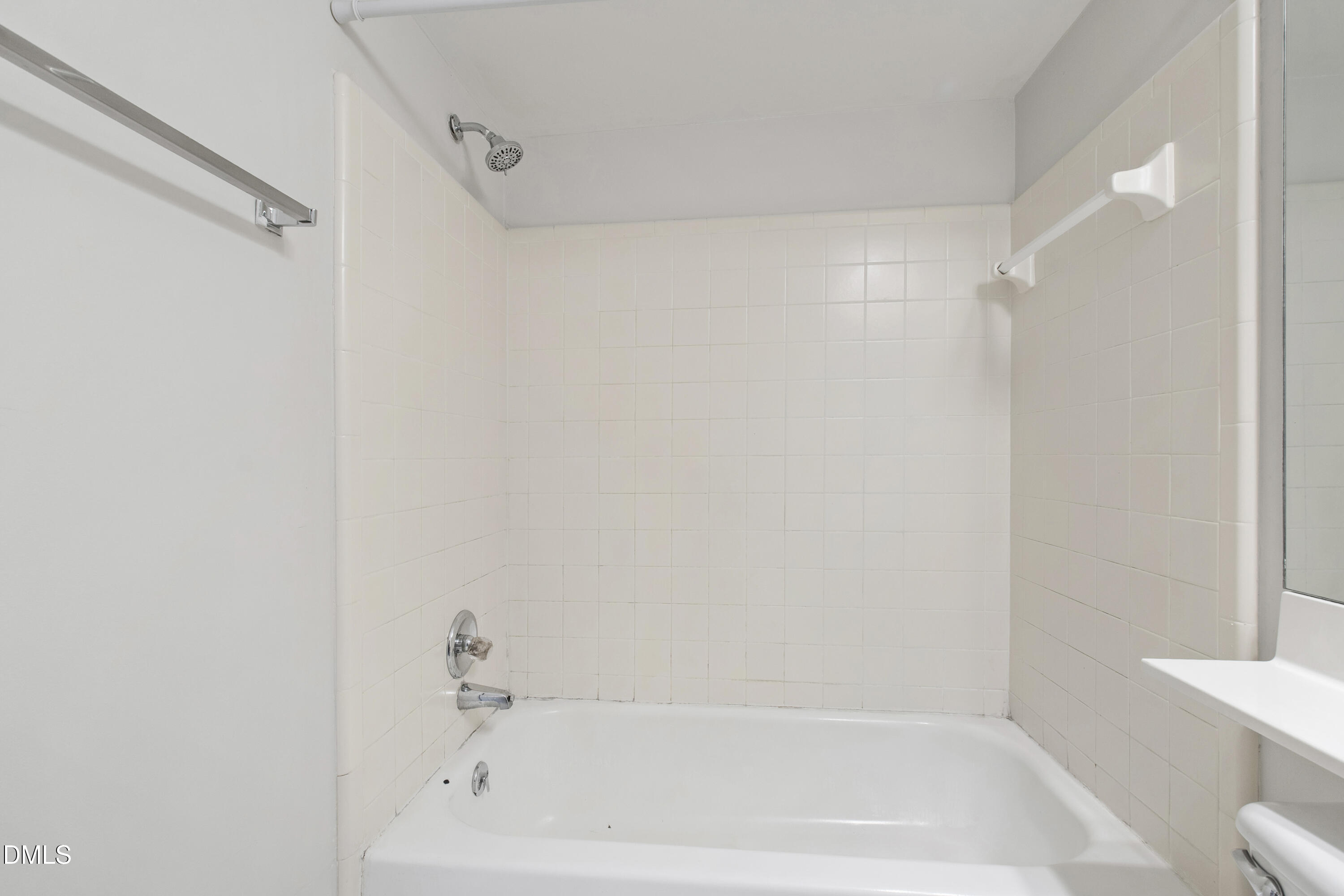 1210 Westview Lane, Unit 303 Raleigh, NC 27605 - Photo 21 of 27 a bathroom with a bathtub