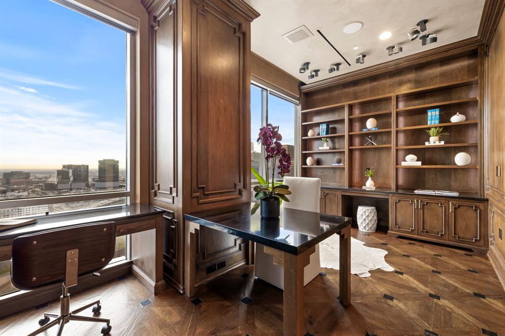 1717 Arts Plaza, Unit 2002 Dallas, TX 75201 - Photo 23 of 36 a living room with furniture