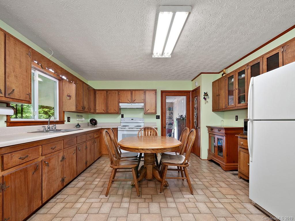 548 Chambers Road Waynesville, NC 28786 - Photo 7 of 19