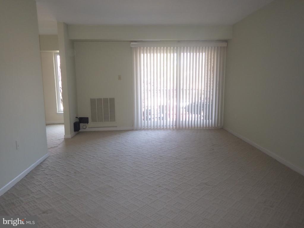 142 Georgetown Road, Unit 5 Annapolis, MD 21403 - Photo 2 of 12 Living Room