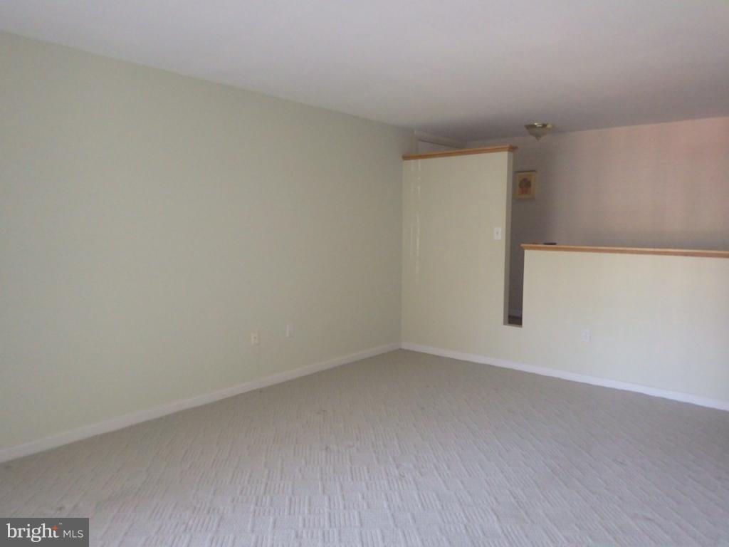 142 Georgetown Road, Unit 5 Annapolis, MD 21403 - Photo 3 of 12 Living Room