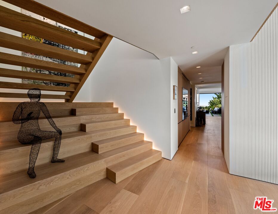 1663 Summitridge Drive Beverly Hills, CA 90210 - Photo 23 of 41 a view of entryway with wooden floor