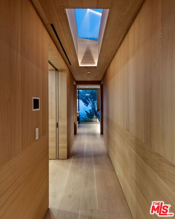 1663 Summitridge Drive Beverly Hills, CA 90210 - Photo 29 of 41 a view of an entryway