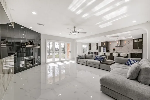 $5,305 | 2315 Bending Spring Drive, Pearland, TX 77584