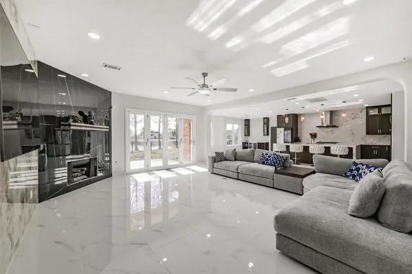 $5,305 | 2315 Bending Spring Drive, Pearland, TX 77584