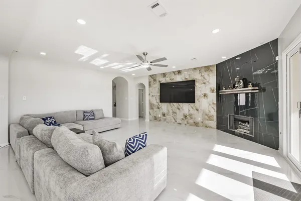 $5,305 | 2315 Bending Spring Drive, Pearland, TX 77584