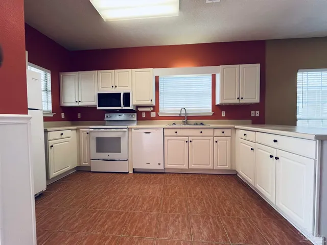 $1,550 | 4006 Glenway Drive, Pensacola, FL 32526