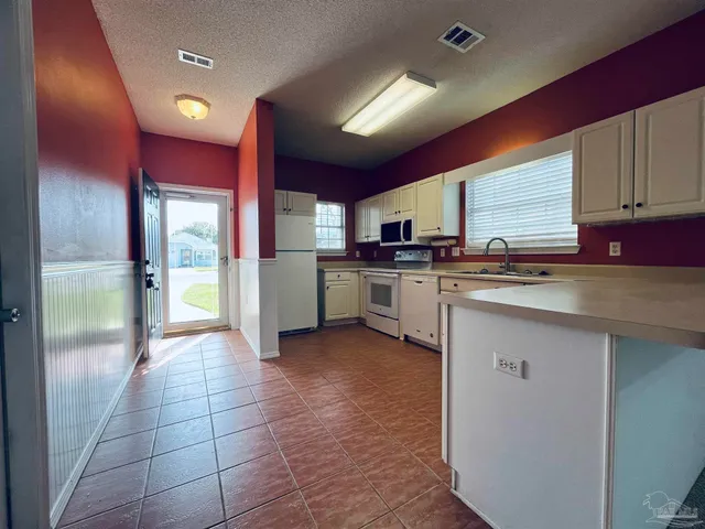 $1,550 | 4006 Glenway Drive, Pensacola, FL 32526