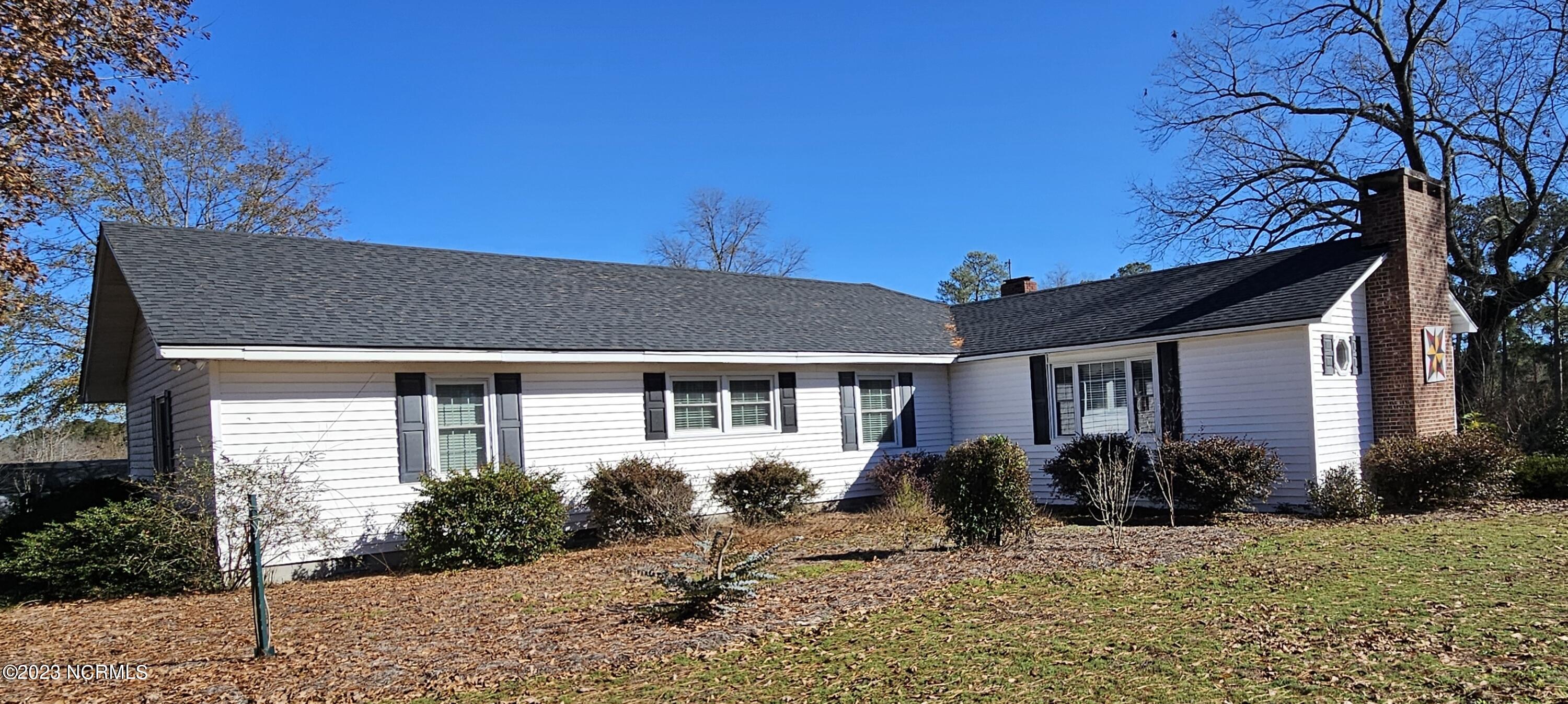 709 Reedsford Road Clinton, NC 28328 - Photo 3 of 21 20231218_114722 (2)