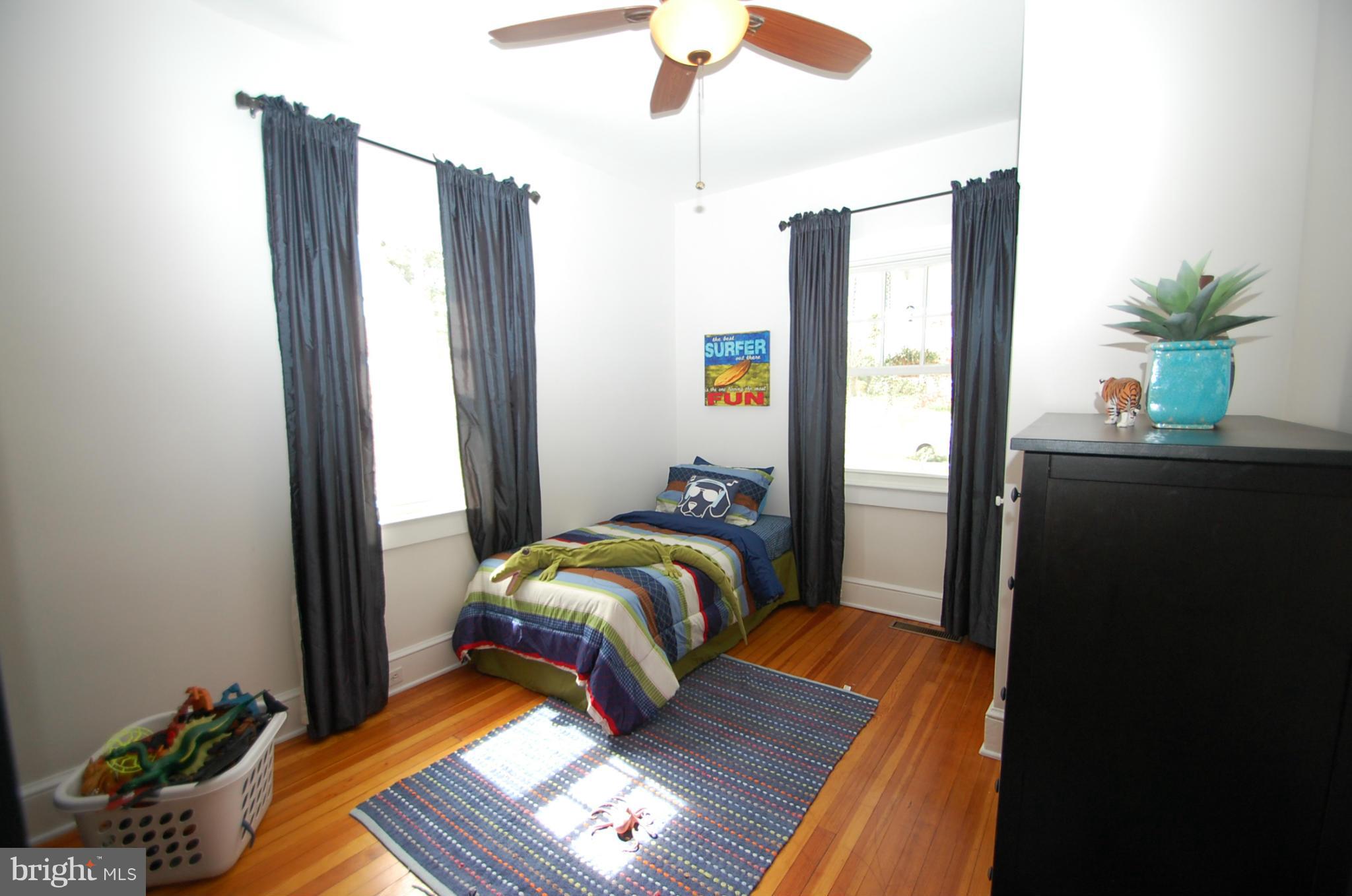 2104 Hanover Street Silver Spring, MD 20910 - Photo 12 of 22 a living room with furniture