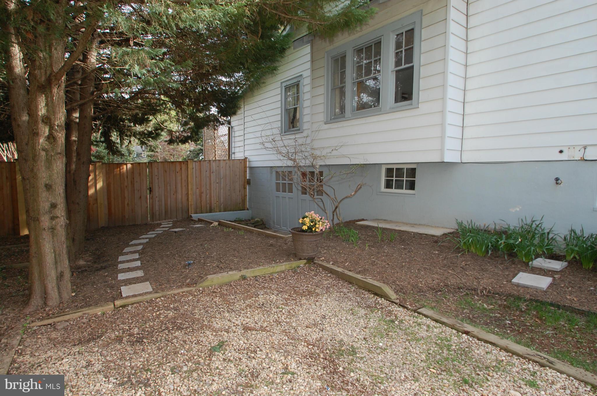 2104 Hanover Street Silver Spring, MD 20910 - Photo 15 of 22 a backyard of a house