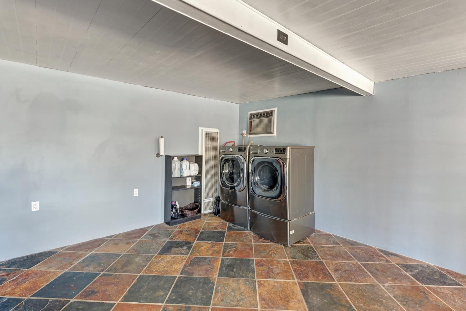 6511 Mossview Way Citrus Heights, CA 95621 - Photo 17 of 48