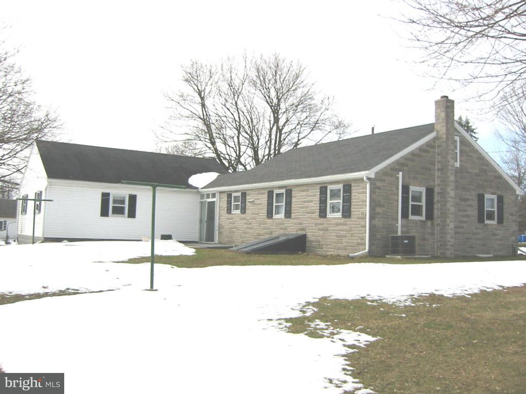 922 Rabbit Hill Road Lititz, PA 17543 - Photo 3 of 4