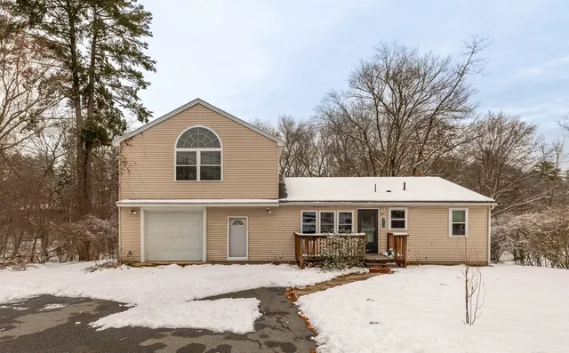 $439,000 | 17 Grove Avenue, Salem, NH 03079