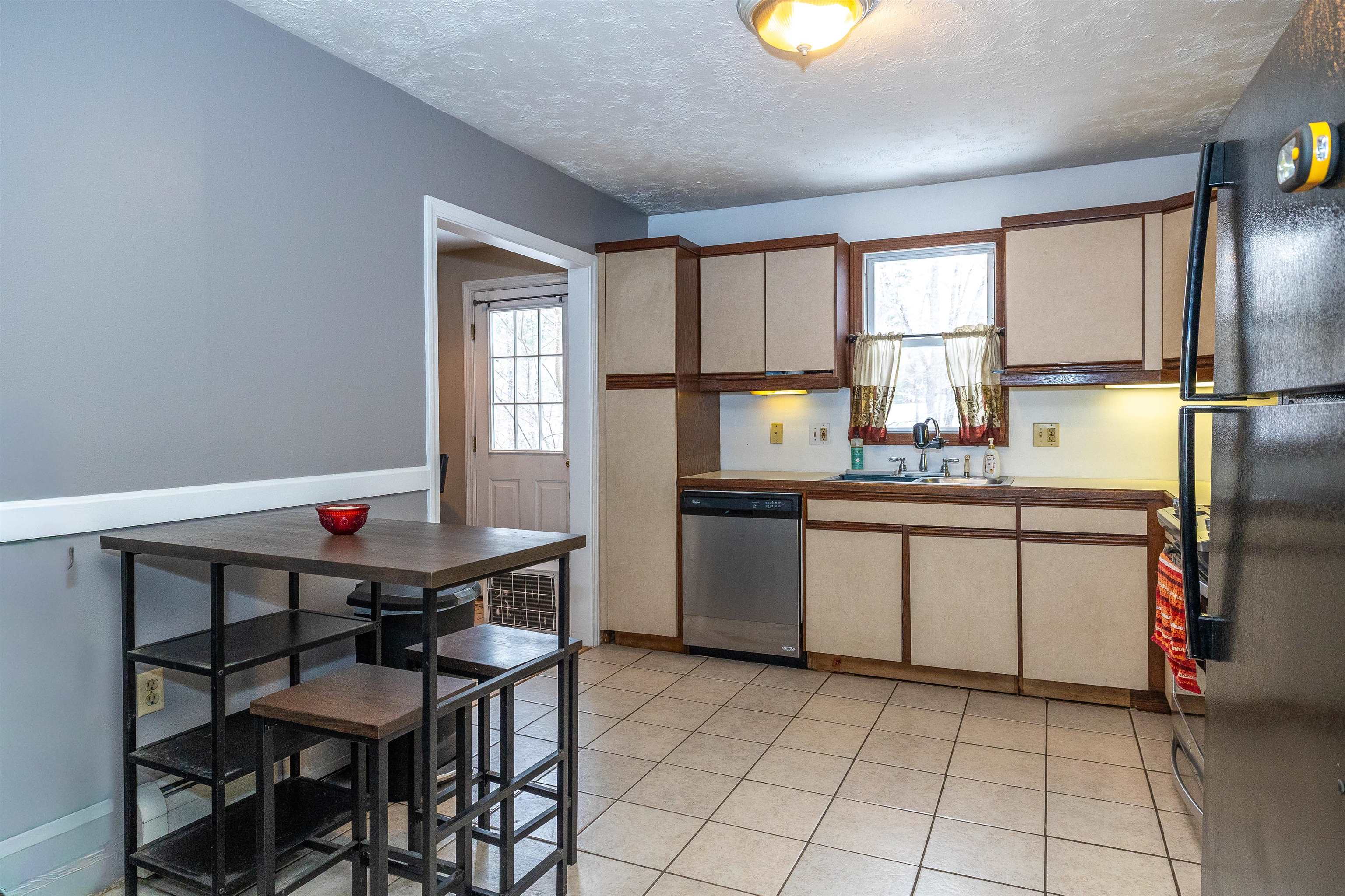 17 Grove Avenue Salem, NH 03079 - Photo 2 of 31