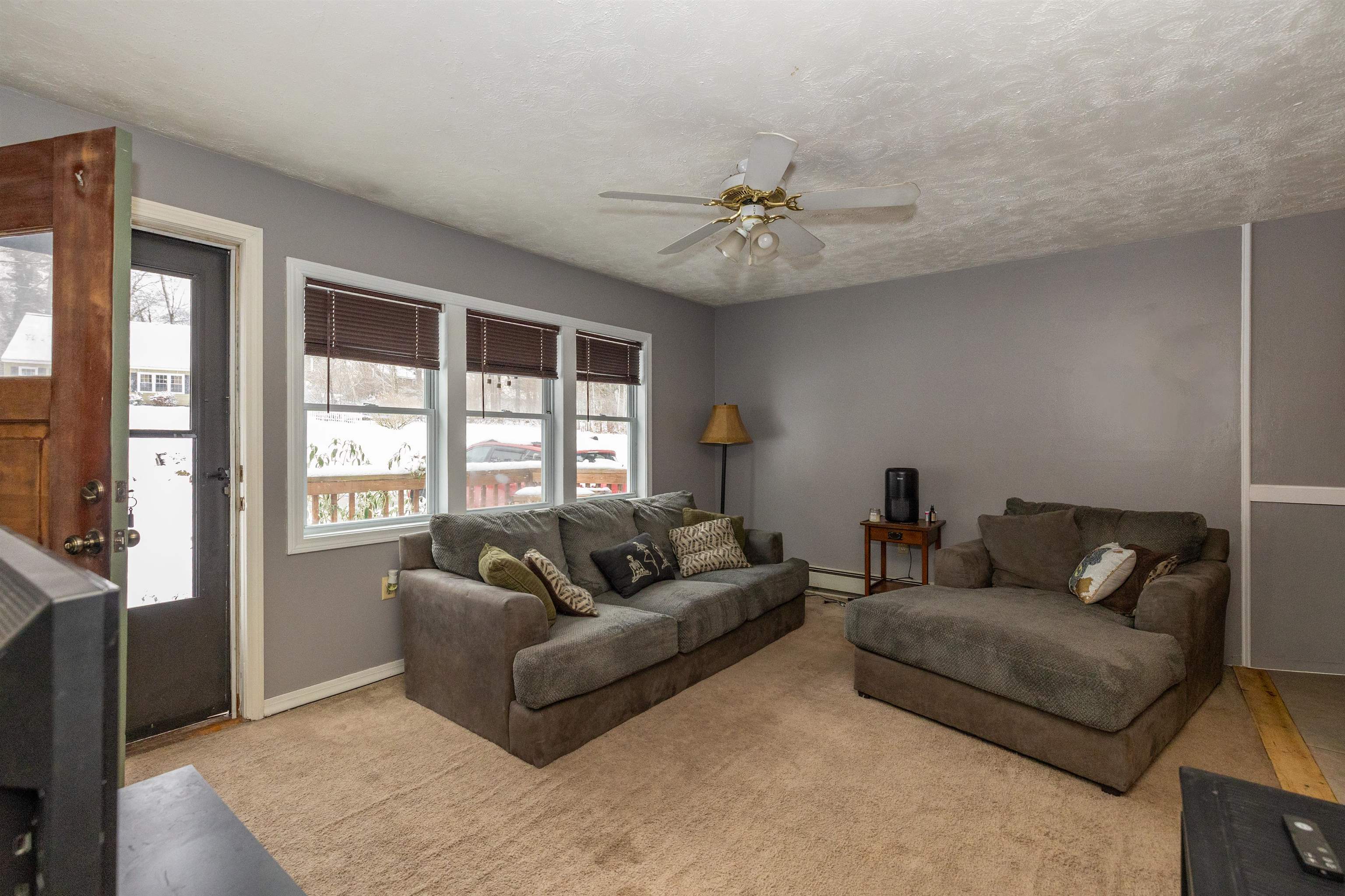 17 Grove Avenue Salem, NH 03079 - Photo 3 of 31