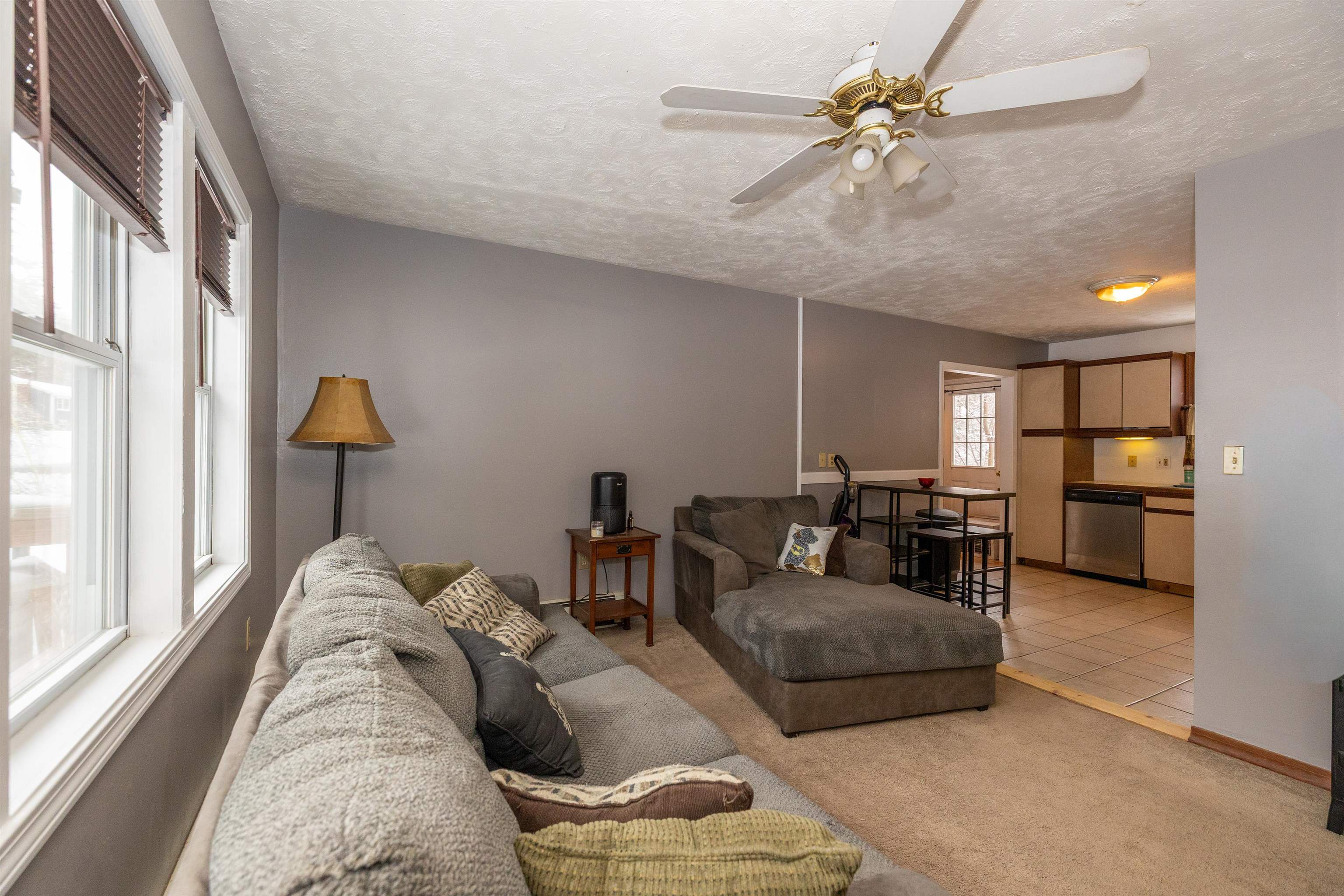 17 Grove Avenue Salem, NH 03079 - Photo 4 of 31