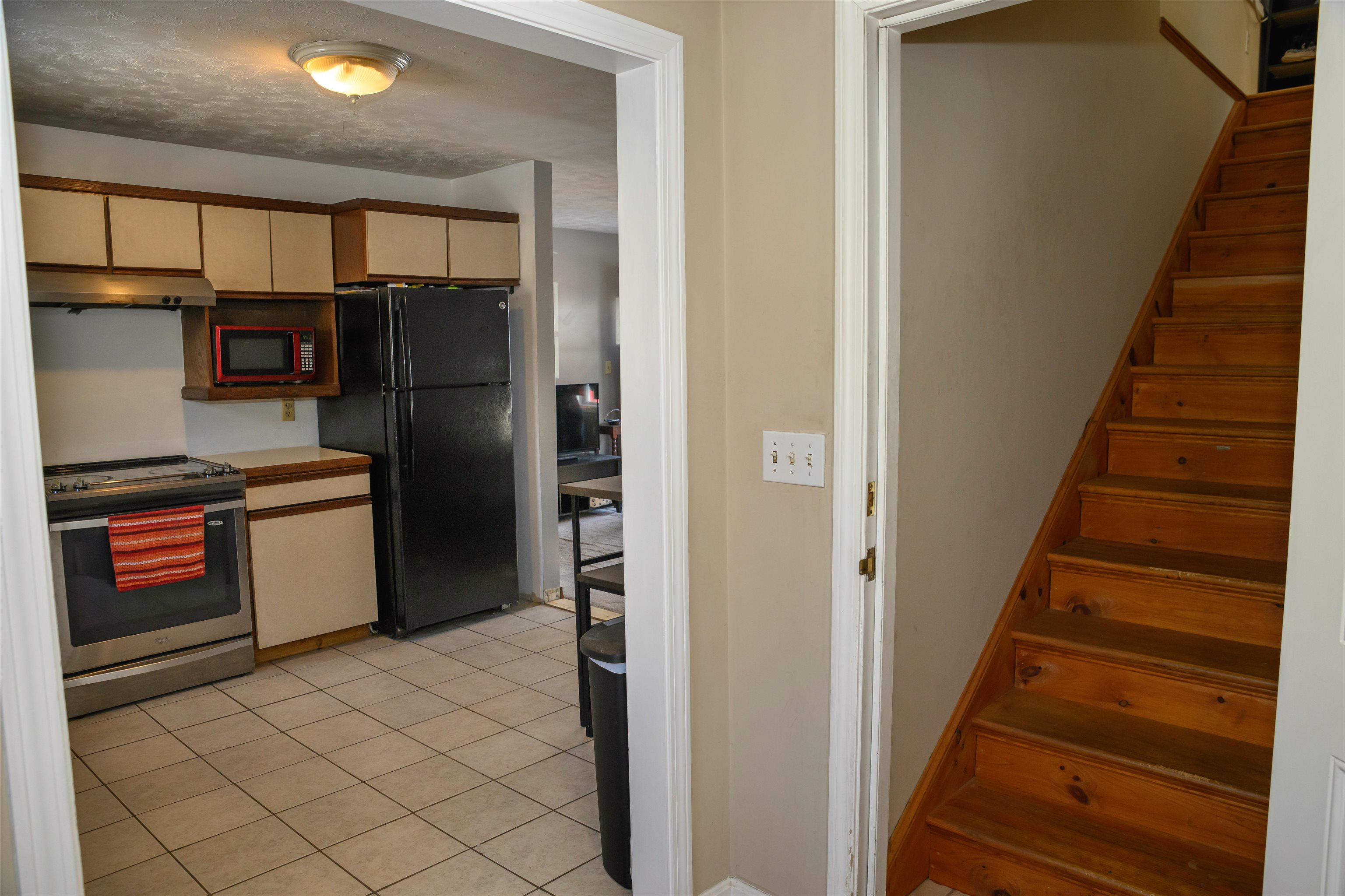 17 Grove Avenue Salem, NH 03079 - Photo 6 of 31