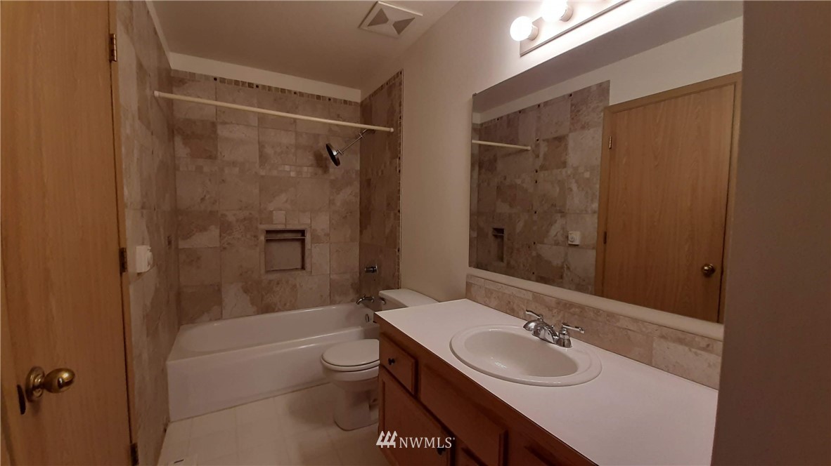 333 East Springfield Loop Shelton, WA 98584 - Photo 23 of 27 a bathroom with a sink a toilet and shower