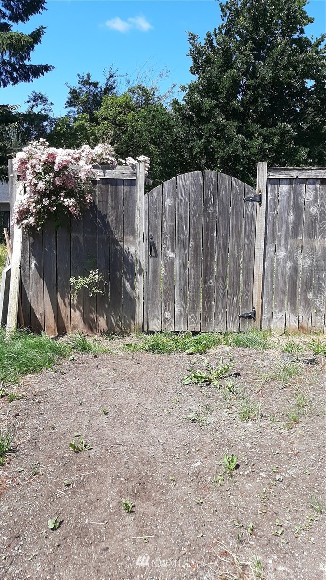 333 East Springfield Loop Shelton, WA 98584 - Photo 26 of 27 a backyard of a house with lots of green space