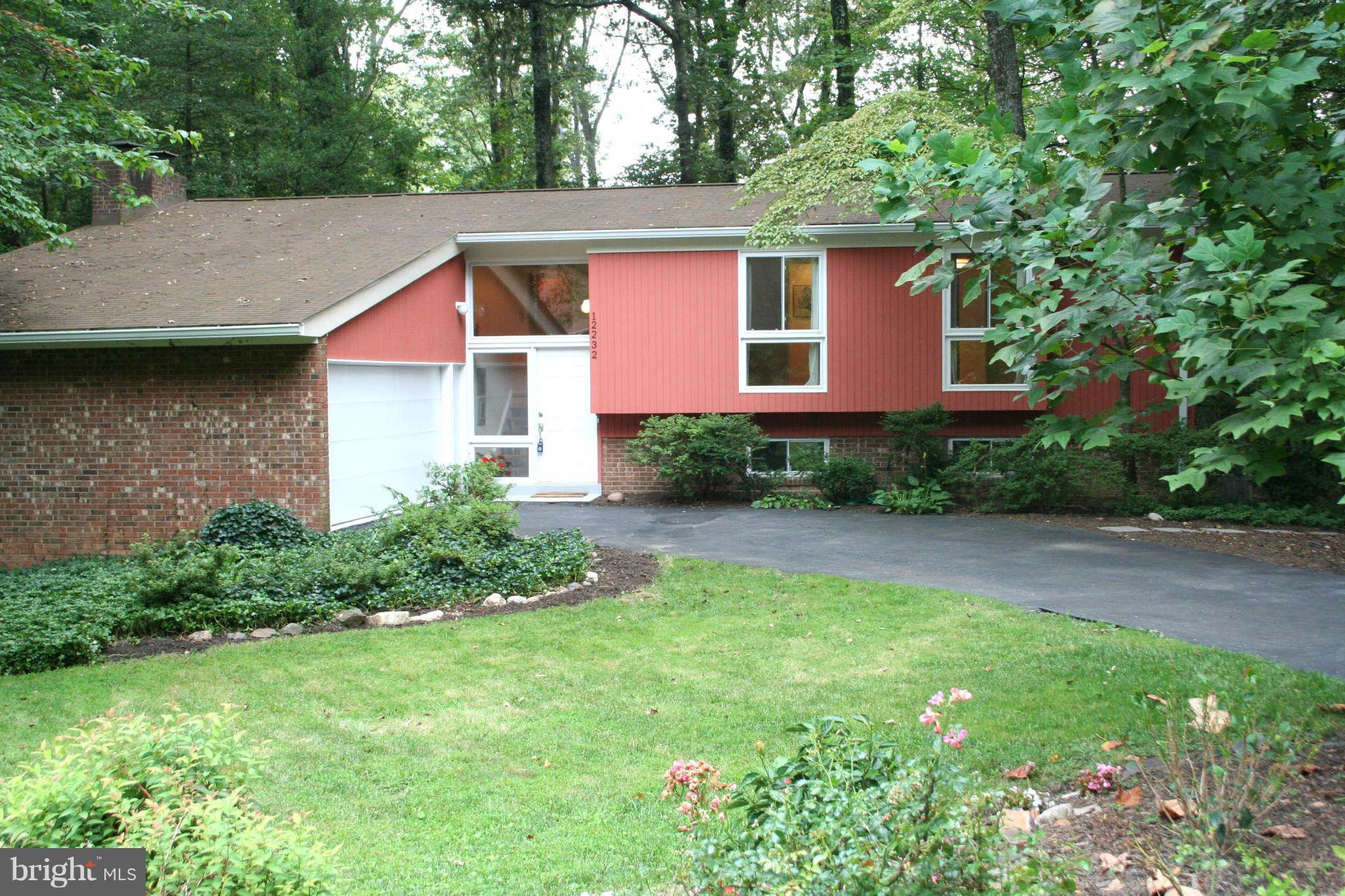 12232 Quorn Lane Reston, VA 20191 - Photo 20 of 20 lLarge Two Car Garage