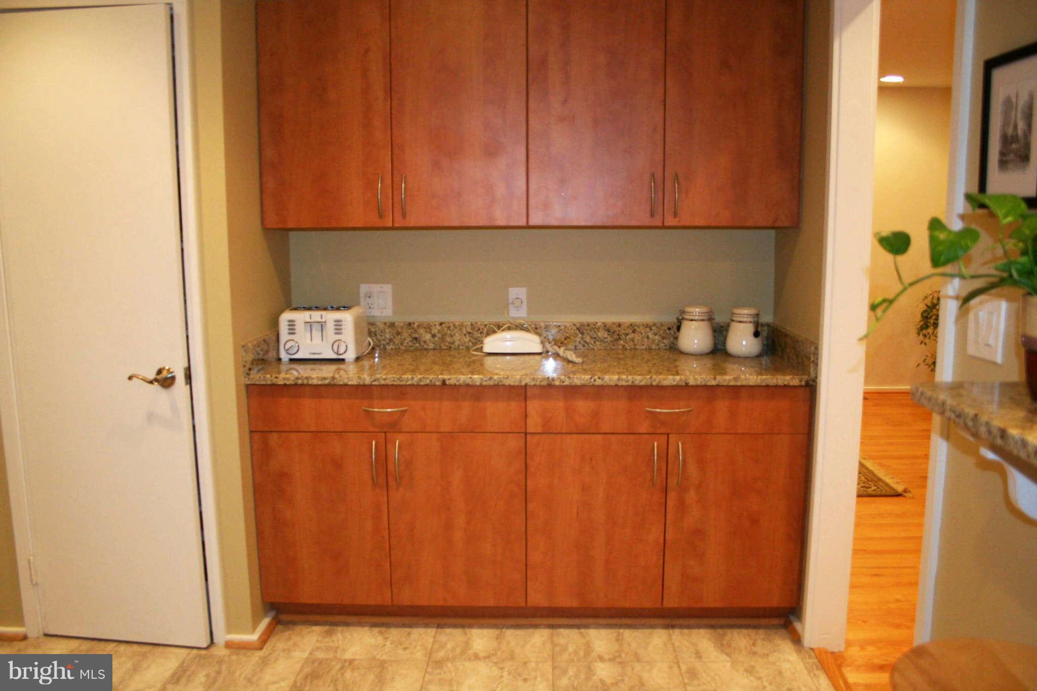 12232 Quorn Lane Reston, VA 20191 - Photo 6 of 20 Update Kitchen w Maple Cabinets