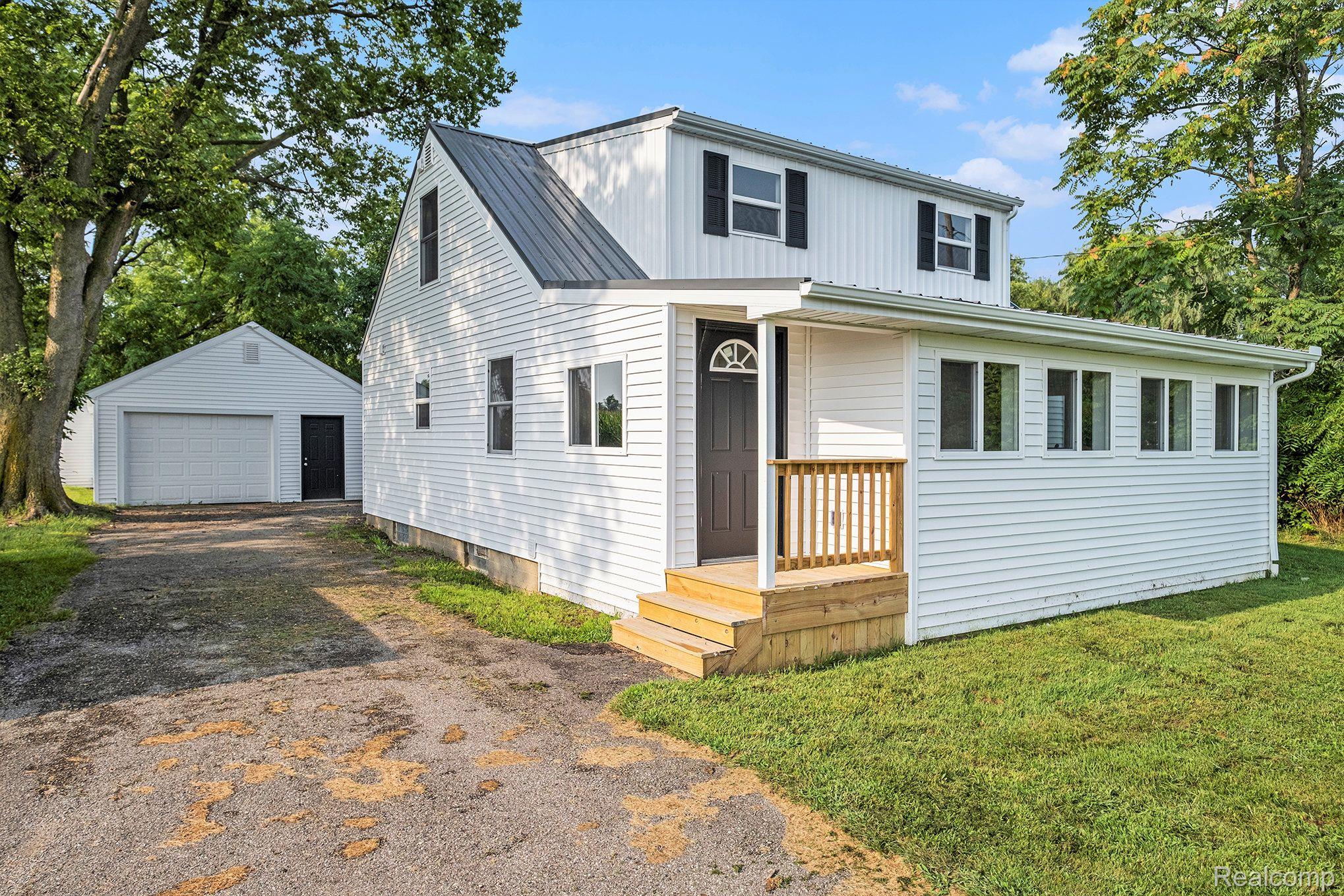 5192 East Coldwater Road Flint, MI 48506 - Photo 3 of 19