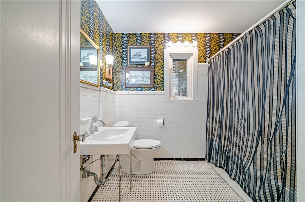 17 Roxbury Road Pittsburgh, PA 15221 - Photo 13 of 48 Gallery Image 13