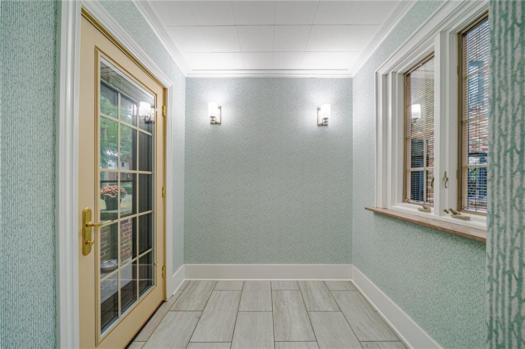 17 Roxbury Road Pittsburgh, PA 15221 - Photo 7 of 48 Gallery Image 7