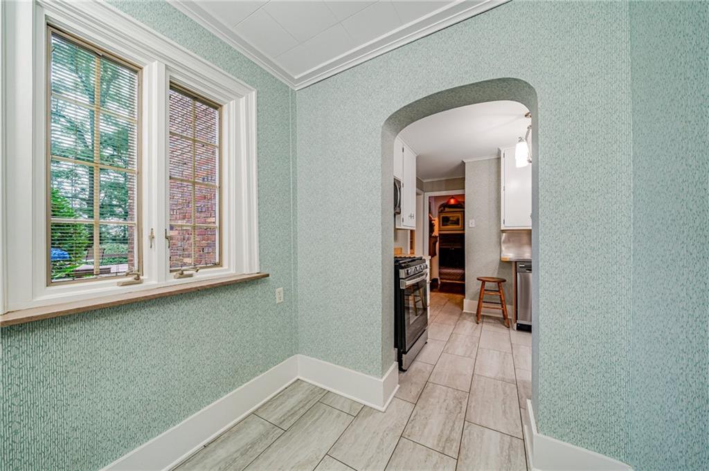 17 Roxbury Road Pittsburgh, PA 15221 - Photo 8 of 48 Gallery Image 8