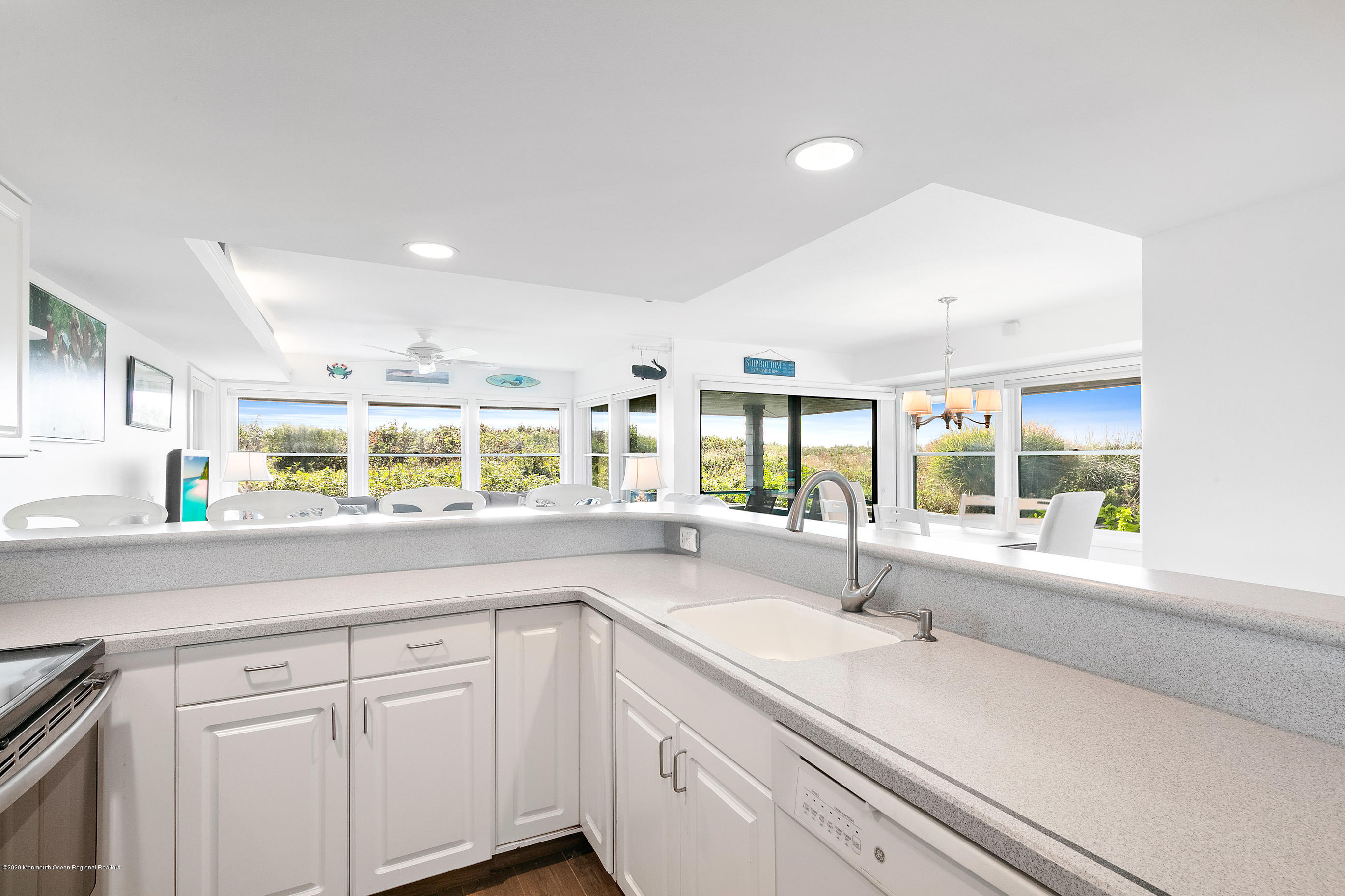 901 Ocean Avenue, Unit 902 Ship Bottom, NJ 08008 - Photo 20 of 54 901Ocean#902Online-17