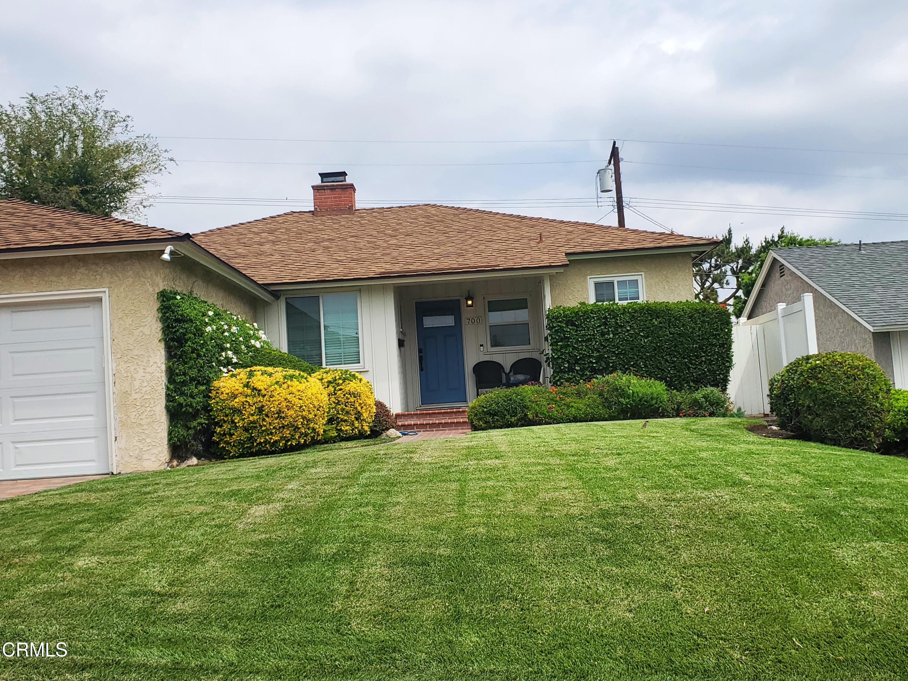 700 Hampton Road Burbank, CA 91504 - Photo 2 of 20 a front view of a house with garden
