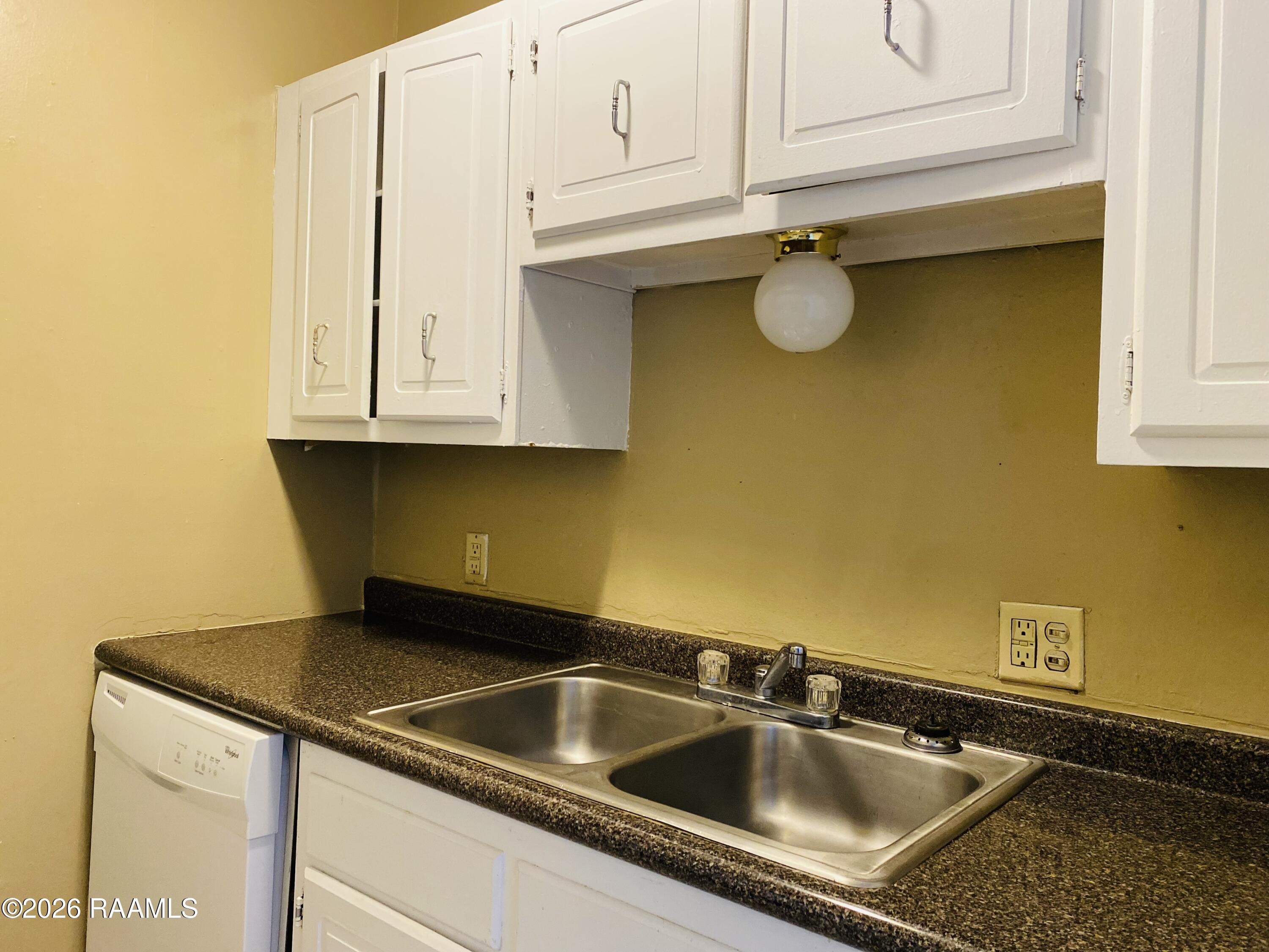 302 Pillette Road, Unit 3 Lafayette, LA 70508 - Photo 5 of 12 IMG_7302