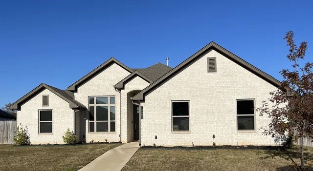 $369,000 | 10003 Dayspring Drive, Flint, TX 75762
