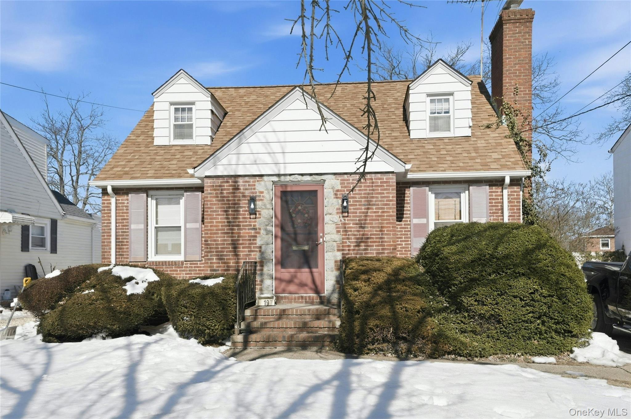 197 Foxhurst Road Oceanside, NY 11572 - Photo 3 of 28