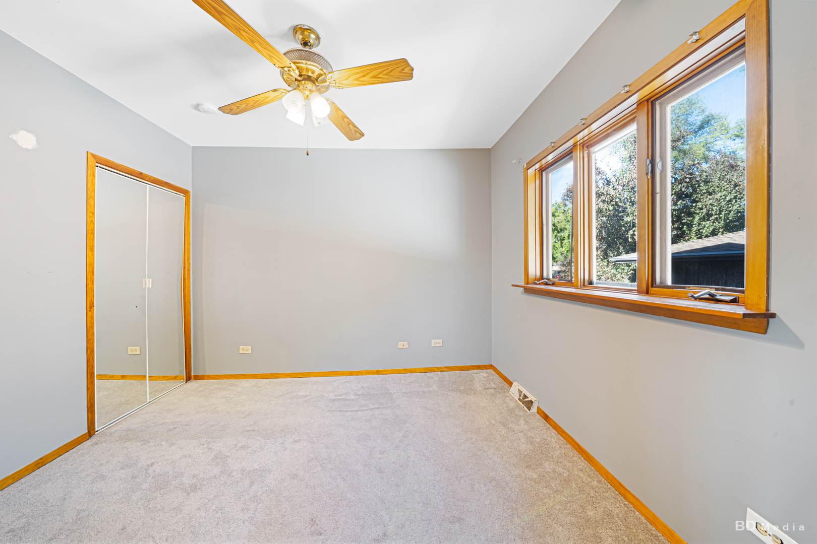 14603 Kenton Avenue Midlothian, IL 60445 - Photo 11 of 17 a view of an empty room with a window