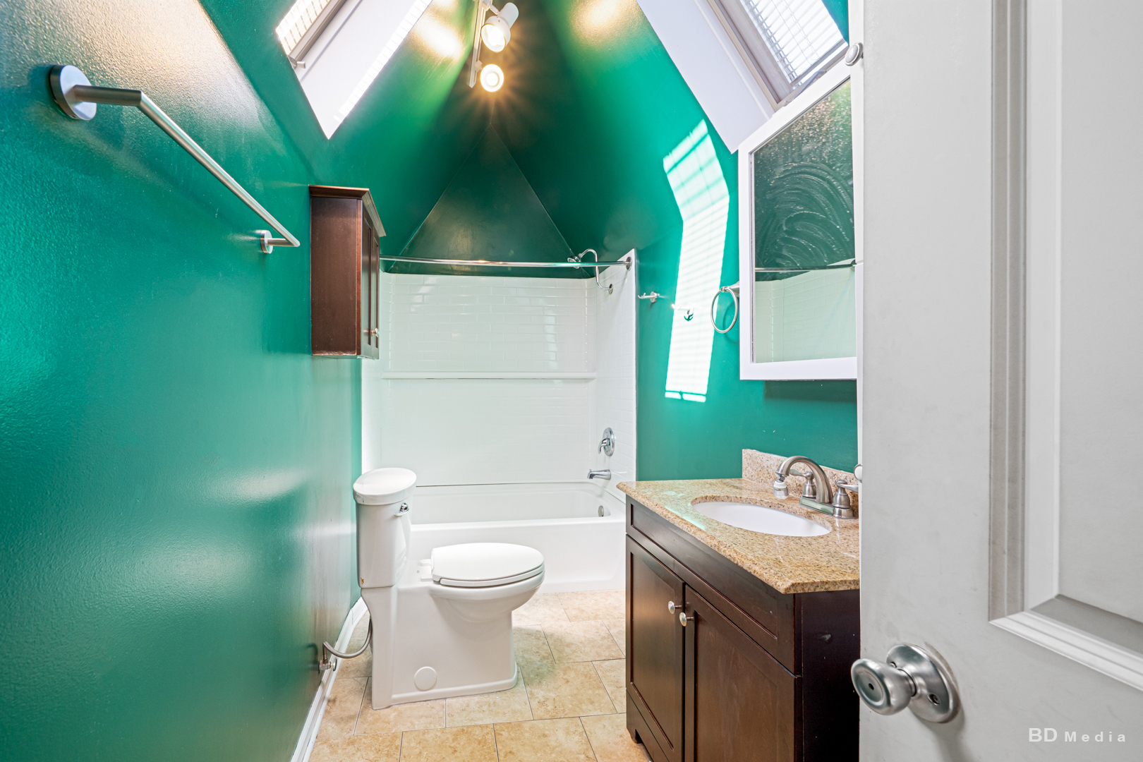 14603 Kenton Avenue Midlothian, IL 60445 - Photo 14 of 17 a bathroom with a toilet a sink and mirror