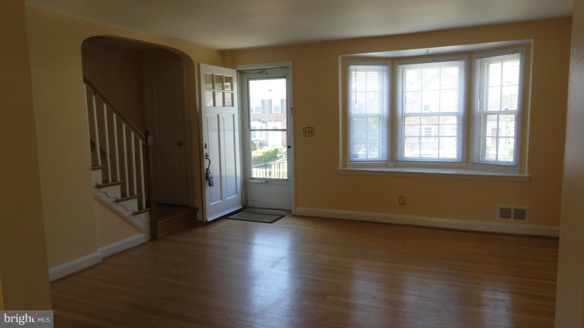 151 Brandon Road Baltimore, MD 21212 - Photo 6 of 10 Living Room